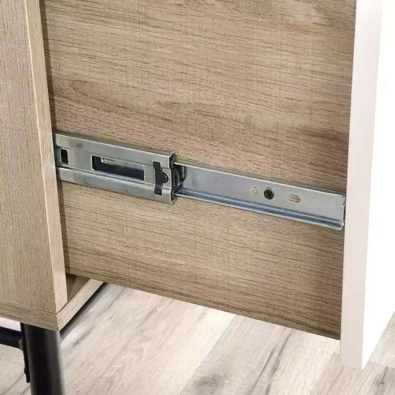 Scrivania da ufficio moderna Ellington 56 in legno a 6 cassetti con base in metallo
